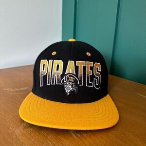 American Needle Men’s MLB Vintage Pittsburgh Pirates Fade Snapback Hat